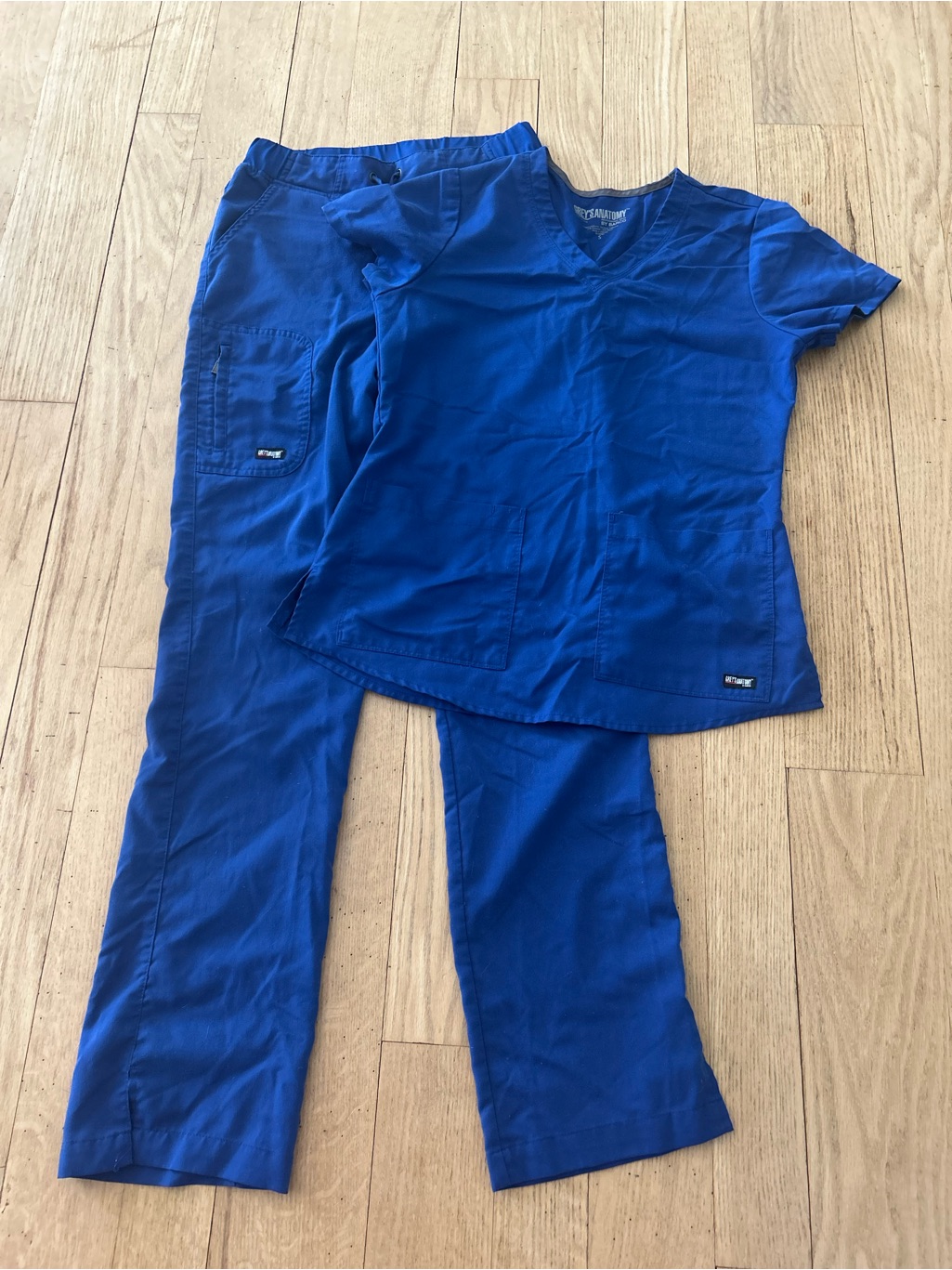 Greyâs Anatomy Small Tall Scrub Set